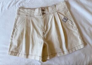 NWT Time and Tru High Rise Pleated Denim Shorts Cream Contrast Stitch Size 14